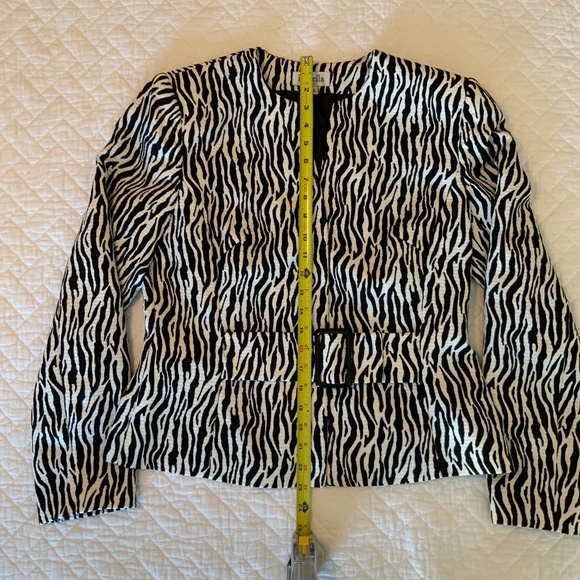 Isabella Women’s Zebra Print Blouse/Jacket Size 12 Long Sleeve Belted - Picture 1 of 5